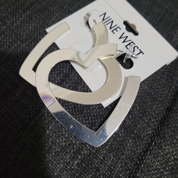 Nine West Women's Heart shaped Earrings NWT - Picture 2 of 5